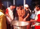 cocinando en el ashrama de Swami Veda 