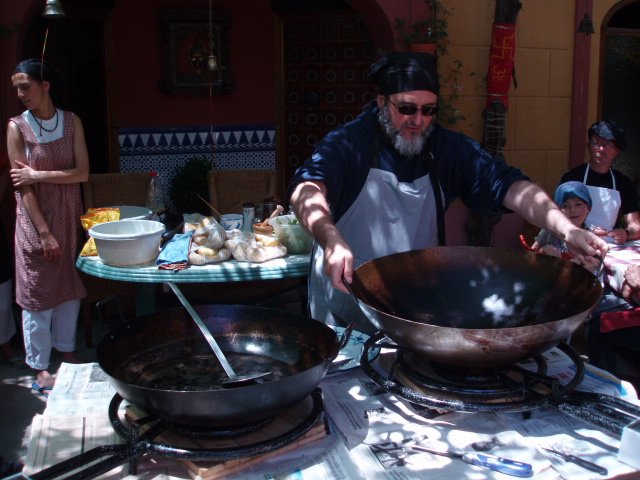 cocinando en el patio